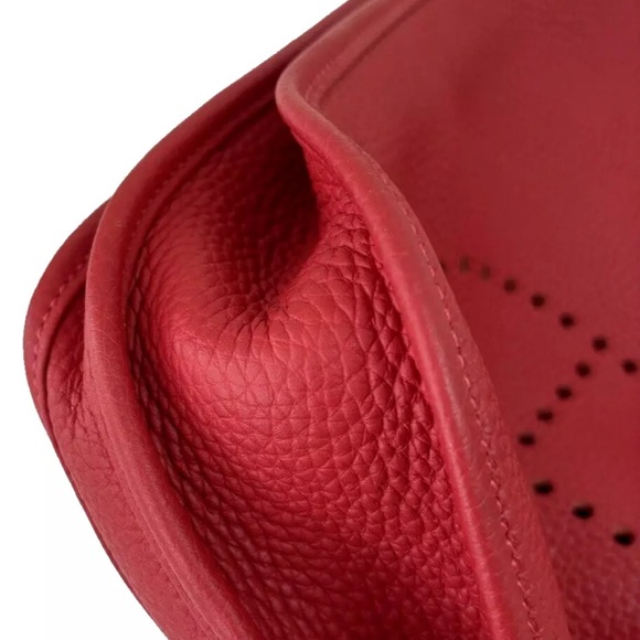 AUTH 2023 HERMES H GHW EVELYNE III PM ROUGE VIF CLEMENCE CROSSBODY SADDLE BAG - Picture 8 of 16